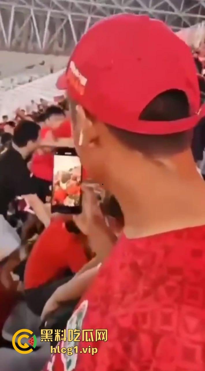 火气有些大！河南球迷在客队看台区大打出手！比看比赛还过瘾-10