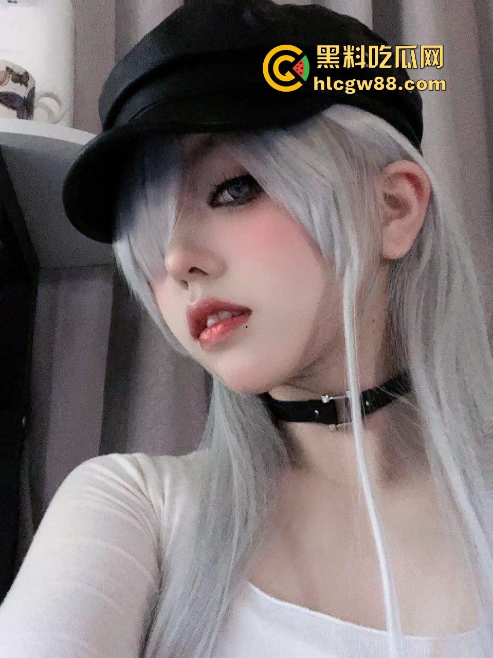 抖音喜欢cos play的极品骚鸡【nabibi_】cos原神申鹤淫荡舔鸡伺候大哥！惨遭泄密曝光！-5