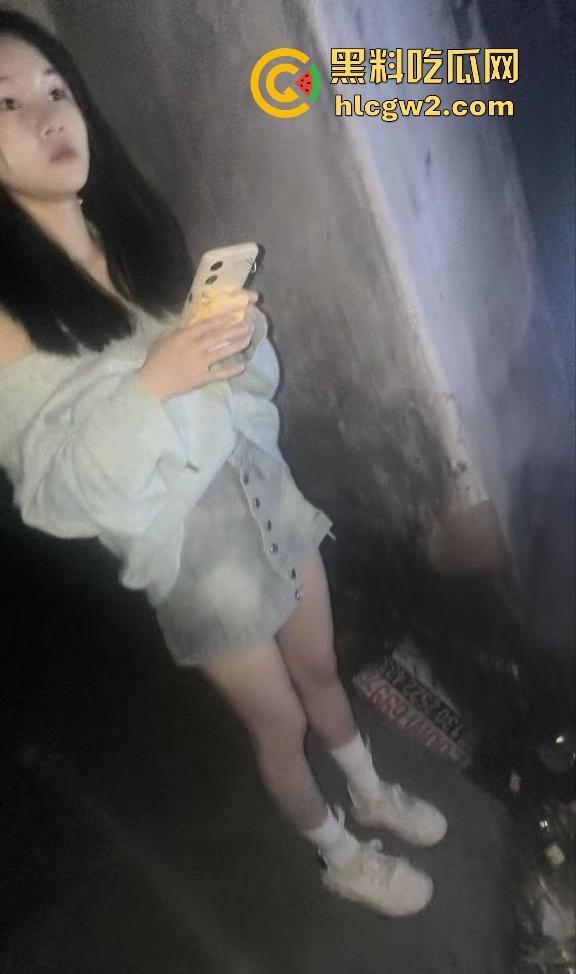 汕头骚鸡就业压力爆表 白天起步价150晚上200 嫩妹抱着价目表求大哥消费 粉丝赶紧进来吃福利！-4