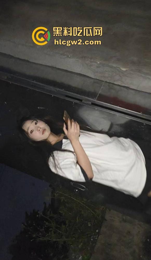 汕头骚鸡就业压力爆表 白天起步价150晚上200 嫩妹抱着价目表求大哥消费 粉丝赶紧进来吃福利！-12