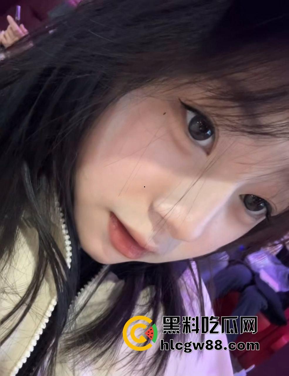 内蒙古高一【徐彤丹】清纯校花变万人骑妓女，给钱就操帅哥免费，69技术封神，毕业当天赋女优！-3