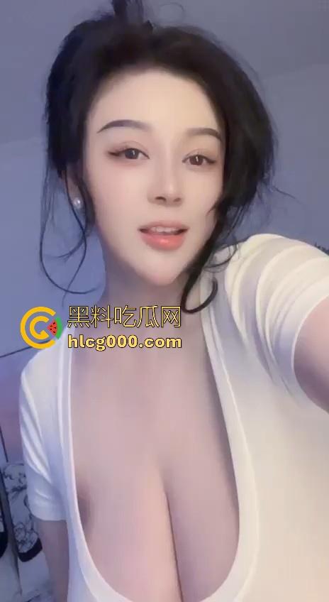 实话说面对这样大奶的防守可能撑不过5分钟！巨乳肥臀，顶级的S型身材，到底是谁在操这种逼啊！-11