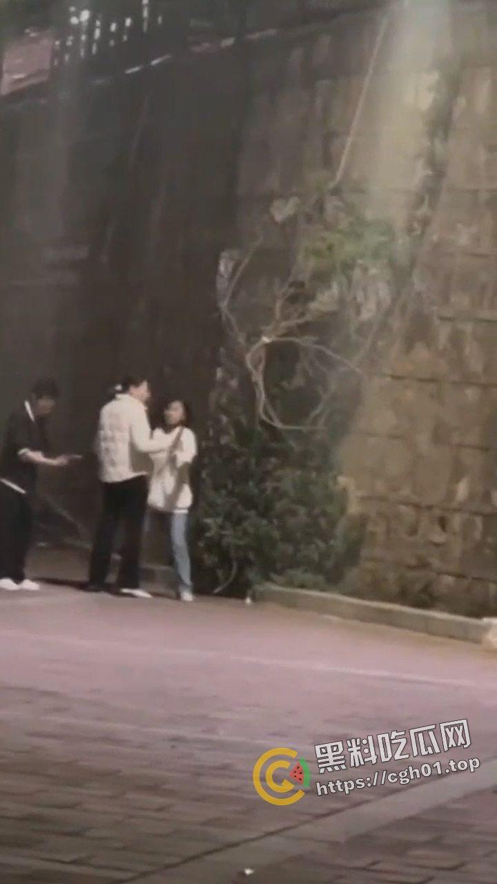 外事大学男生因为女朋友不给看手机 打完架就跳楼自杀  头上绿就绿了  何必呢-4