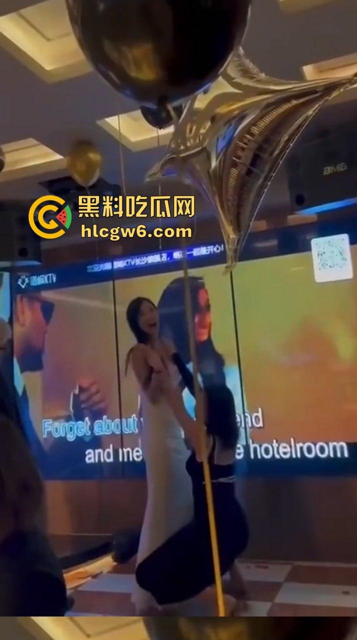 曼谷红浪漫KTV震撼开场，扶手女颜值身材吊打国内选手，青云志还靠谁扶？兄弟们咱们一起去泰国撒币去！-12