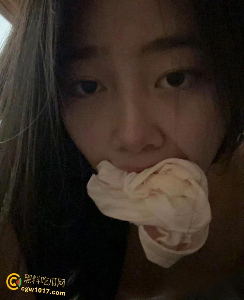 江苏南京学生妹【杜小柠】分手后遭渣男曝光，清纯女神沦为丧志母畜，露出自慰道具双通！-5