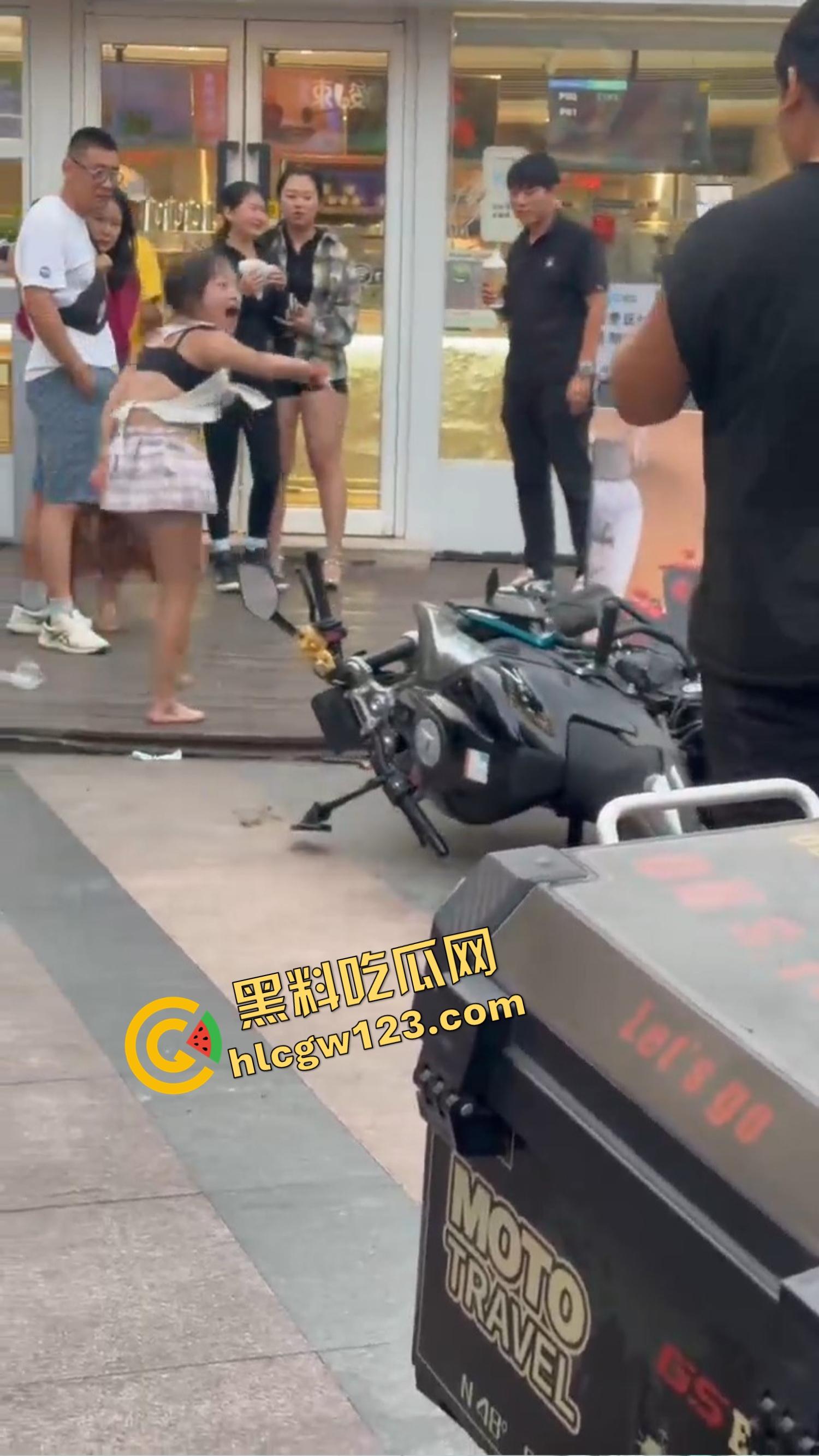 淄博JK铁锤妹妹怒砸春风450NK，穿着丁字裤情趣衣酸辣粉塞排气管，全网暴走萝莉认证已满级！-3