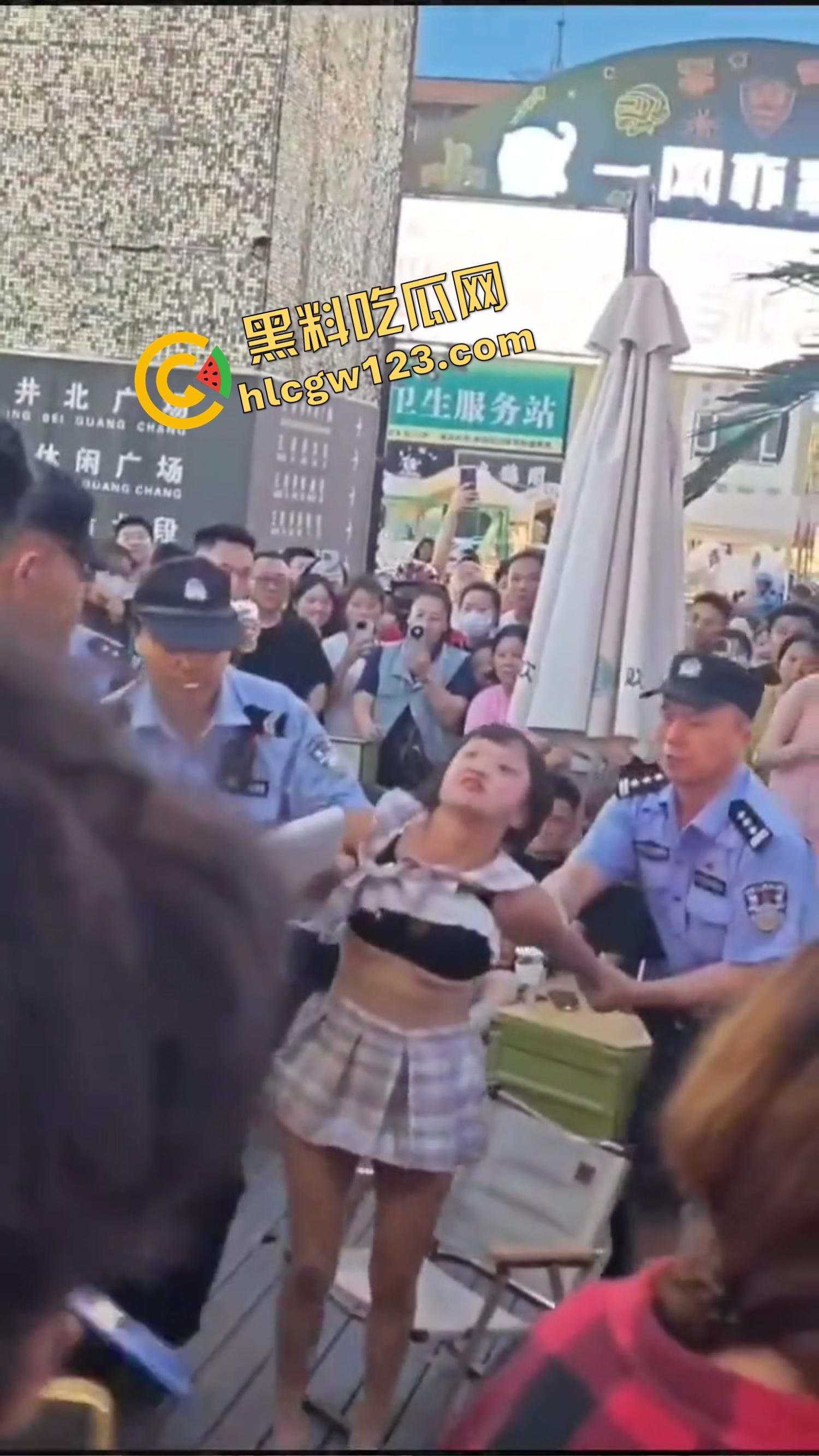 淄博JK铁锤妹妹怒砸春风450NK，穿着丁字裤情趣衣酸辣粉塞排气管，全网暴走萝莉认证已满级！-16