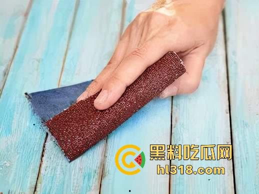 不是哥们对自己这么狠的吗？直接叫巨乳美女上砂纸帮你撸管，血都磨出来了，真当自己的是铁棒呀！-1