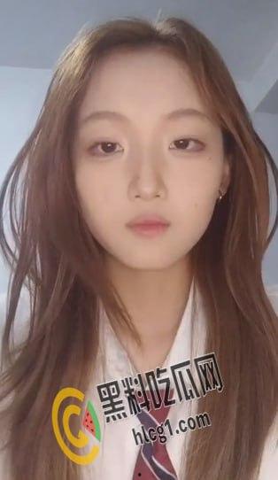 高颜值校花 张阳阳 强势回归 SM道具齐上阵 滴蜡乳夹疯狂抠穴 无套啪啪 绝对炸裂-1