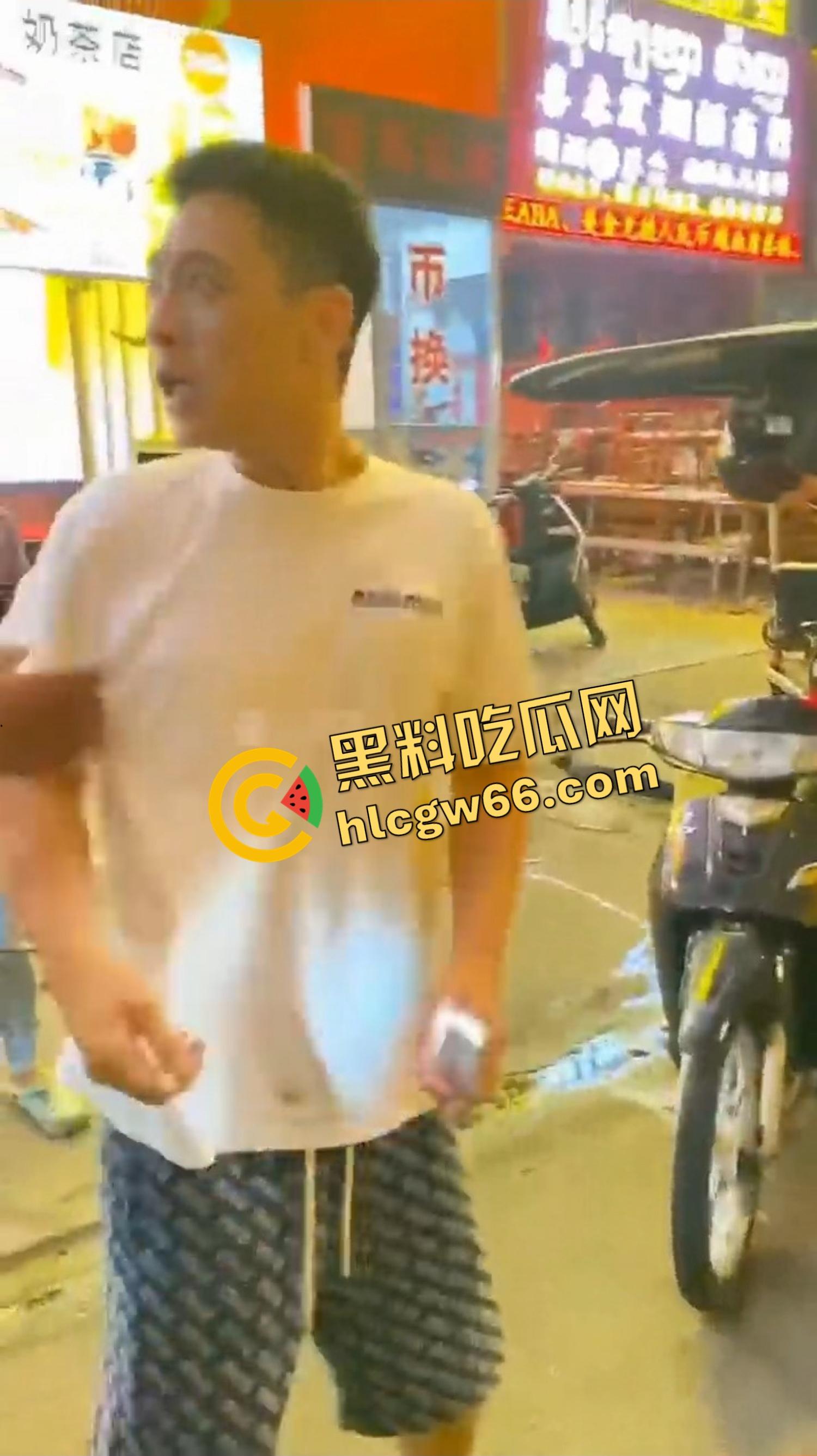 金边中国男子网恋奔现，一口一个宝贝，结果见面要开炮竟发现对方是拼刺刀选手，破防当街狂殴15分钟！-1