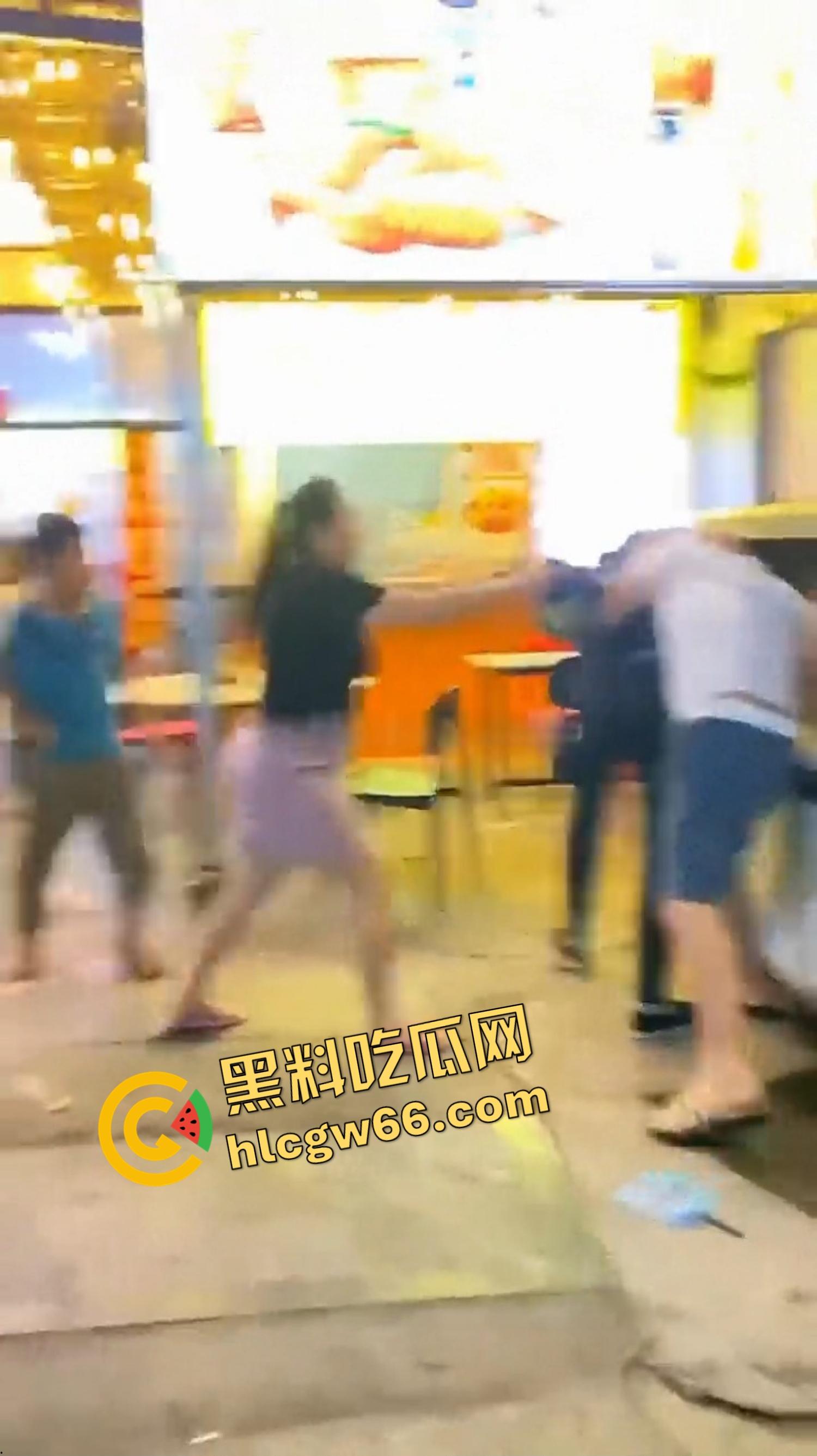 金边中国男子网恋奔现，一口一个宝贝，结果见面要开炮竟发现对方是拼刺刀选手，破防当街狂殴15分钟！-3