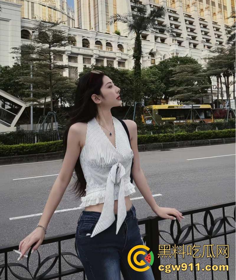 约炮北京气质御姐【周薇薇】激情约会后脱衣探讨，深喉舔屌口水拉丝，大屌无套爆操白虎嫩穴，淫水泛滥！-2