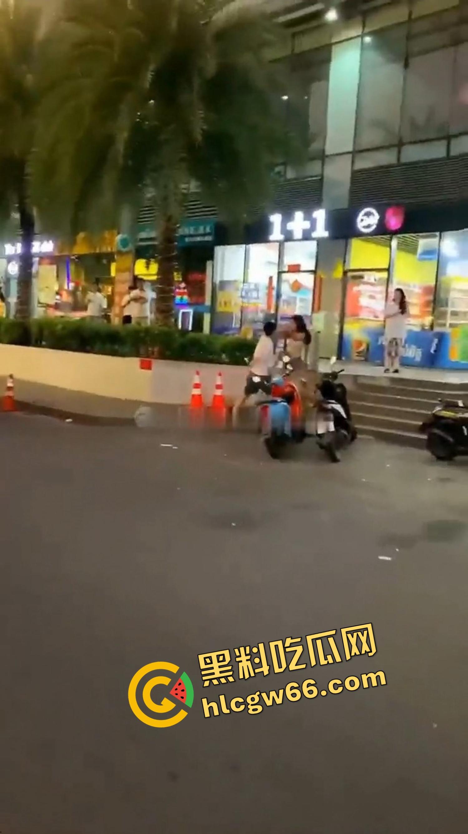 金边中国男子网恋奔现，一口一个宝贝，结果见面要开炮竟发现对方是拼刺刀选手，破防当街狂殴15分钟！-16