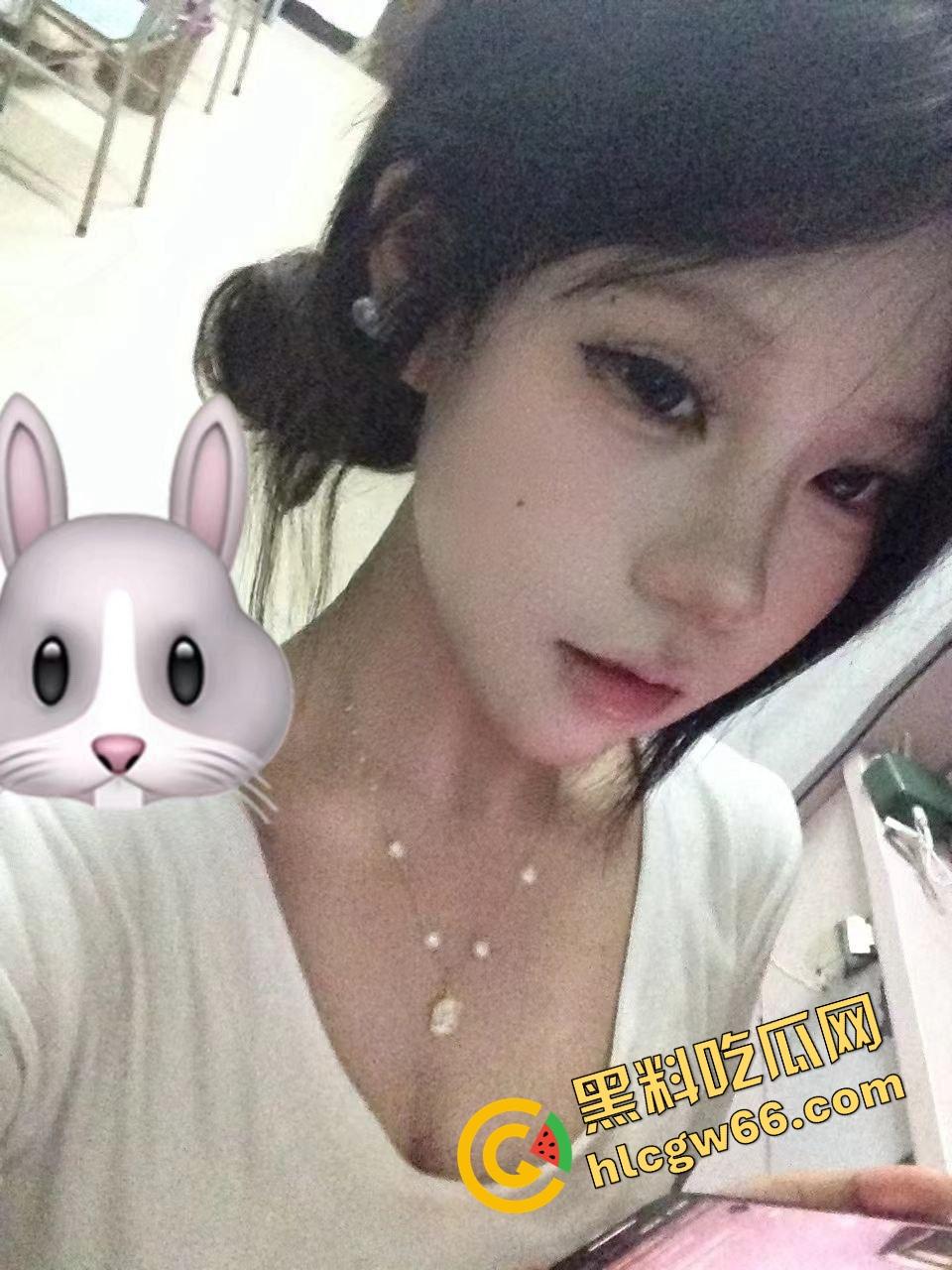 青岛高冷舞蹈老师『刘倪』酒后车震不过瘾,自己撕开黑丝小穴坐上来骑,操完还嘴巴张着要你射脸上!-4