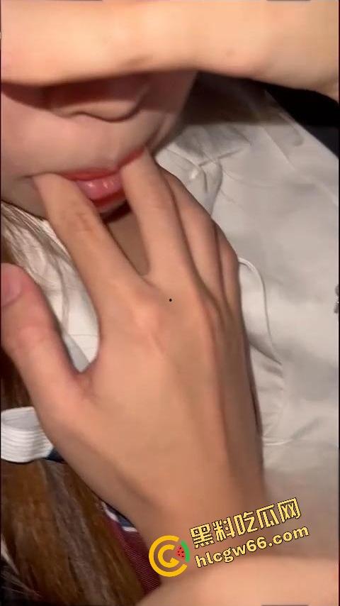 青岛高冷舞蹈老师『刘倪』酒后车震不过瘾,自己撕开黑丝小穴坐上来骑,操完还嘴巴张着要你射脸上!-19