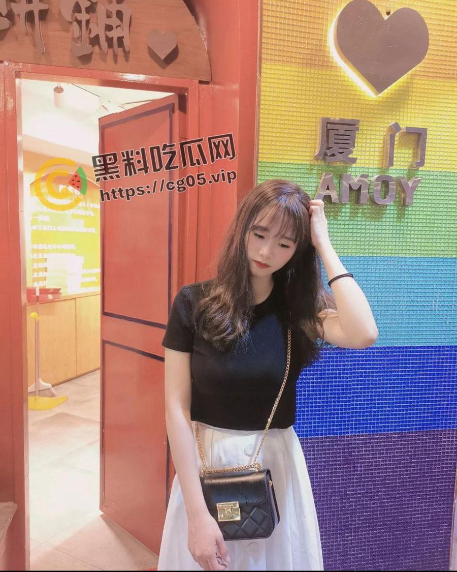 温州肯恩大学母狗【萧又齐】温州知名公交车 毕业季用身体报答男同学 喜欢多p 被调教 当老师面做任务 视频被流出-6