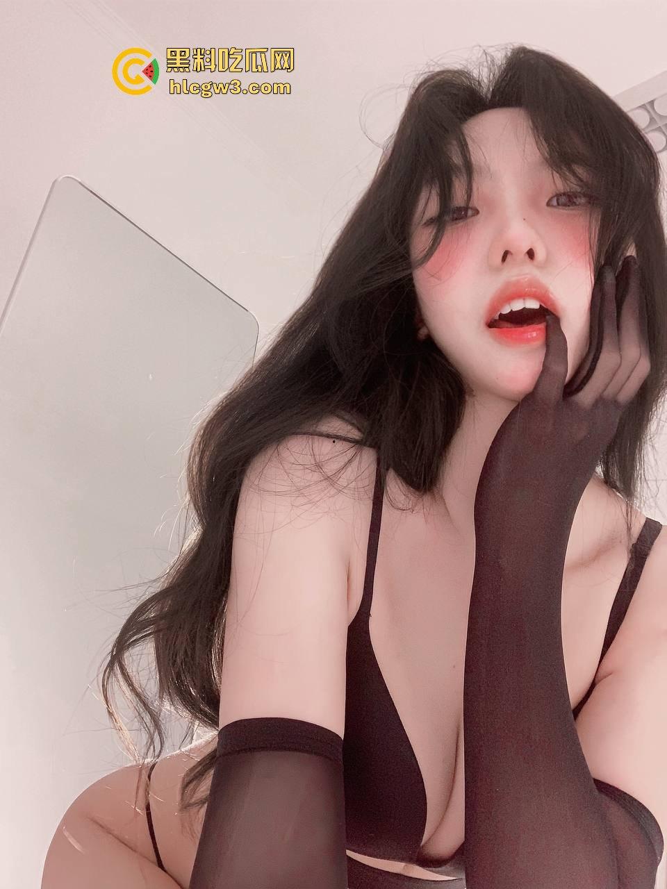 极品反差福利姬【真真】大尺度私密照流出！自摸自拍泄露，骚得让人无法直视 独家曝光！-19