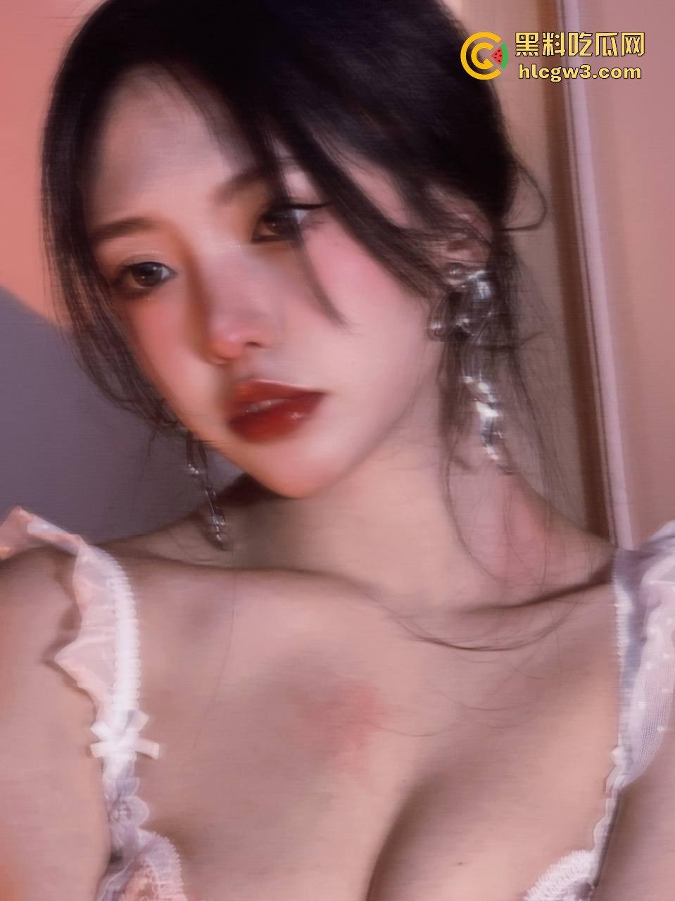 极品反差福利姬【真真】大尺度私密照流出！自摸自拍泄露，骚得让人无法直视 独家曝光！-25