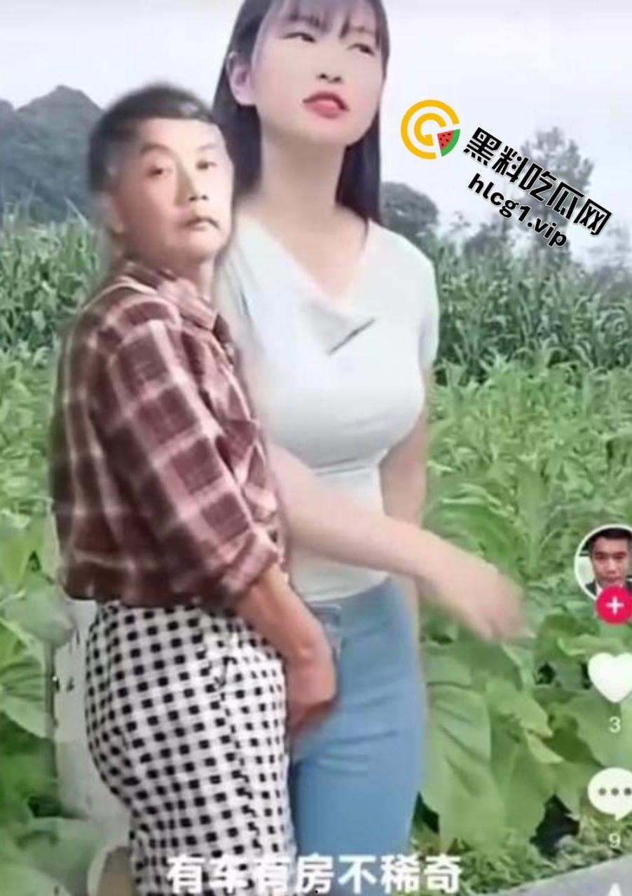 抖音62岁大爷『吕爱全』饥渴难耐！与多位人妻网红合拍！竟隔着屏幕摩擦人妻小腹！-4