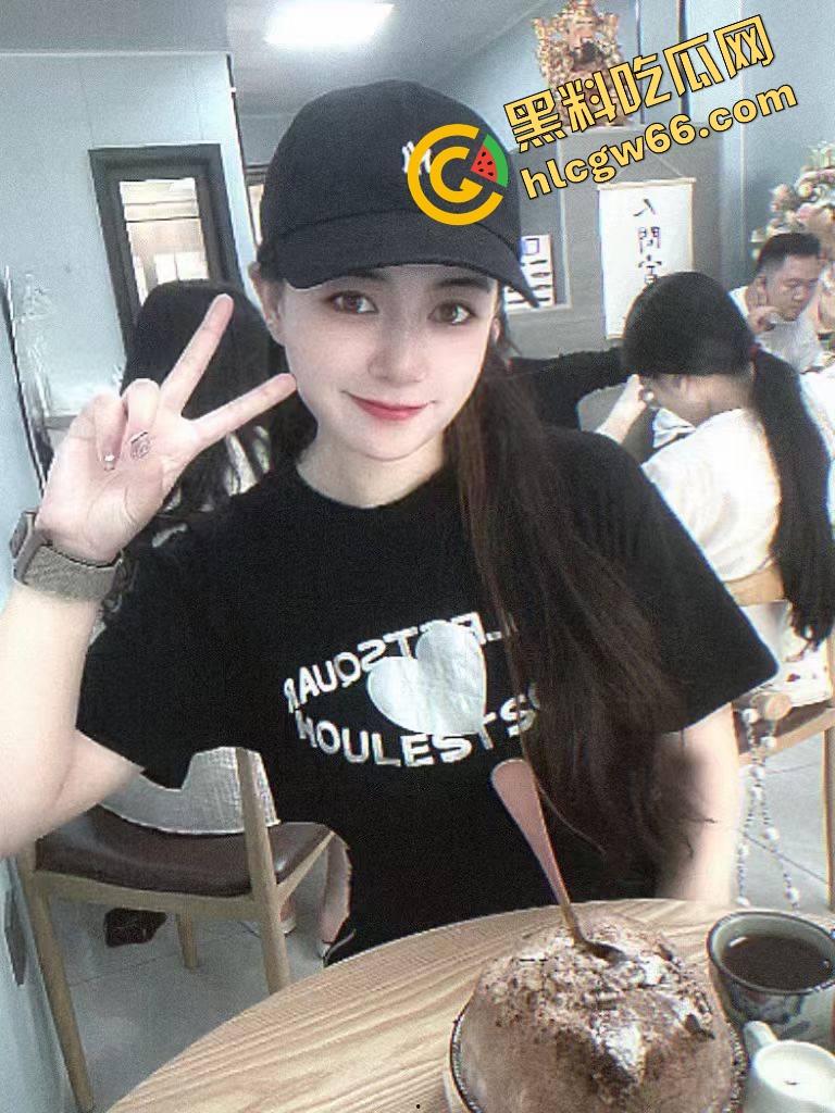 重庆财大新疆母狗『夏兹热丽』第一次刚破处就被拍下口吞脸射，鲍图奶照全网流出，干完还舔精自拍！-8