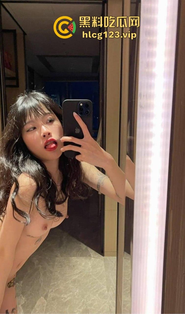 精神小骚妹独自在家玩弄自己！内内纹身自拍，抽烟玩骚，自慰爽到飞起！-10