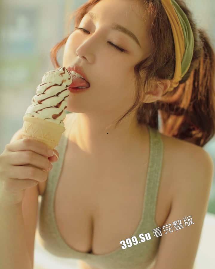 台湾网红主播 #吃货娜娜 直播健身 努力教网友如何锻炼身体的样子真好看-2