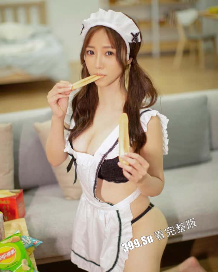 台湾网红主播 #吃货娜娜 直播健身 努力教网友如何锻炼身体的样子真好看-7