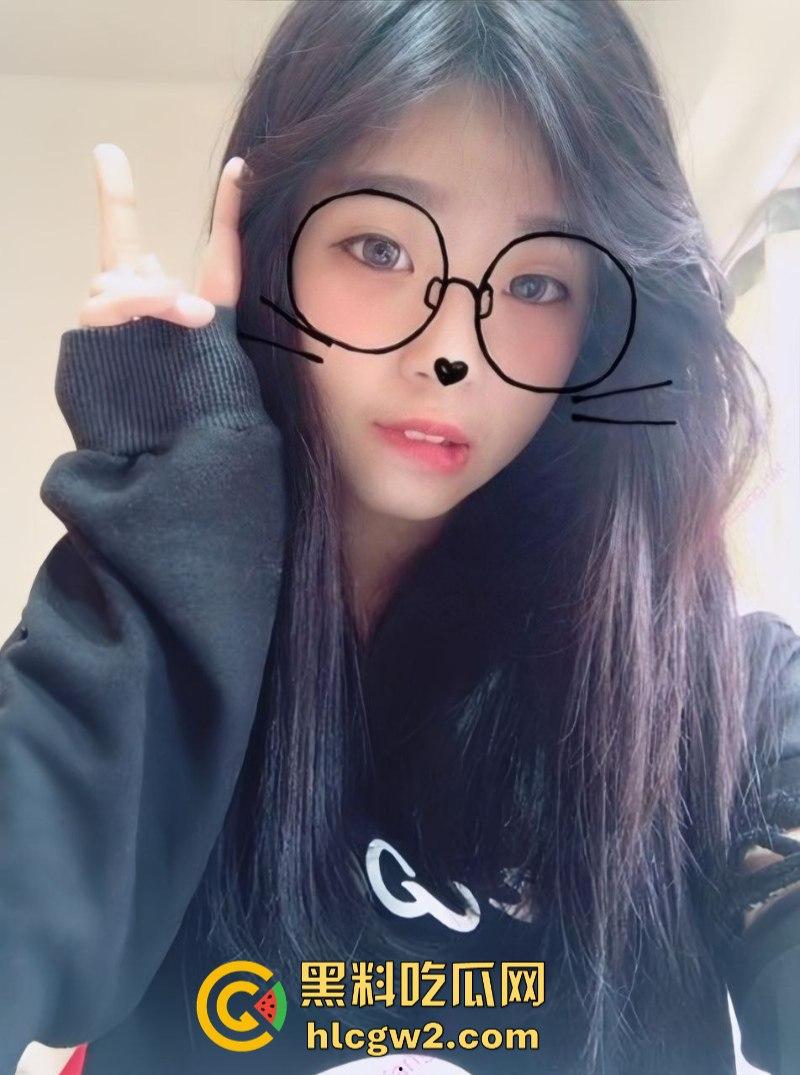 独家黑料！陕西师范大二学生【陆云娇】为挣零花钱给老男人做性奴 表面傻白甜人后骚浪贱-1