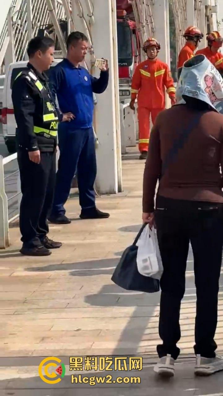 湖南衡阳小伙为求女友复合上演轻生苦肉计 中途又反悔 “桥不跳了，人还是要带走的！”-7