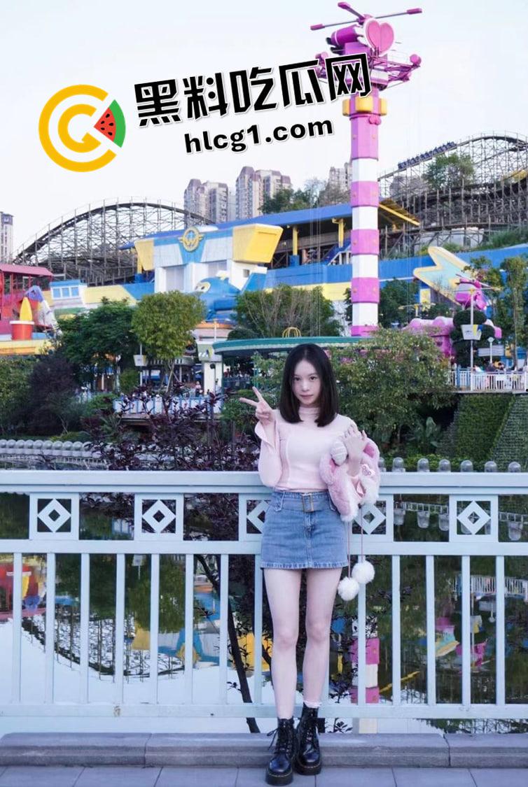 独家爆料!成都理工大学学妹拍私房 摄影师色心渐起叫学妹足交 学妹一脸不情愿 奈何给的太多了-1