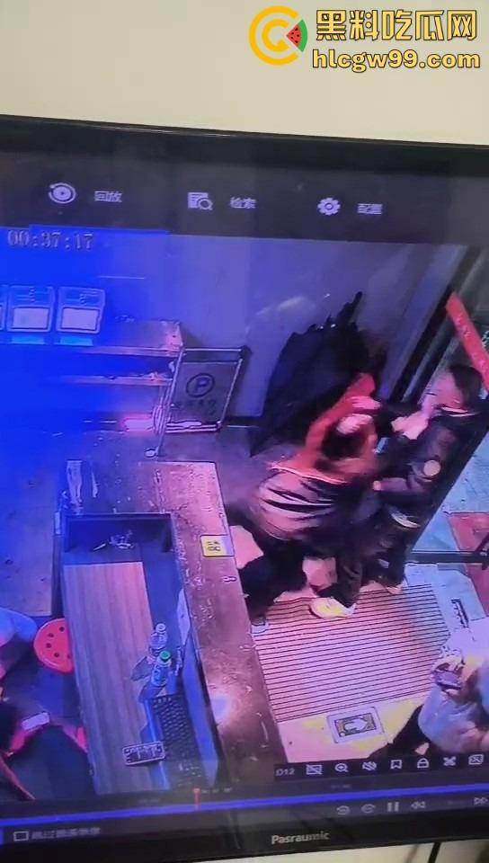 新年第一刀,莆田大过年上演血腥捅人案,五六刀下去,白刀进红刀出,大过年直接血溅当场!-7