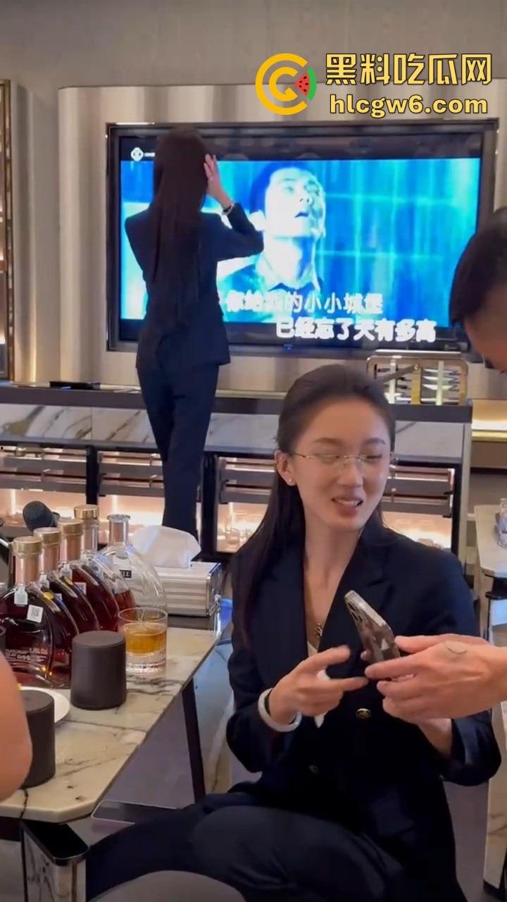 山东KTV传说中的行政套餐！天道酬勤的行政OL包臀裙女秘书，服务到位，难怪公务员考试报名人数年年创新高！-16