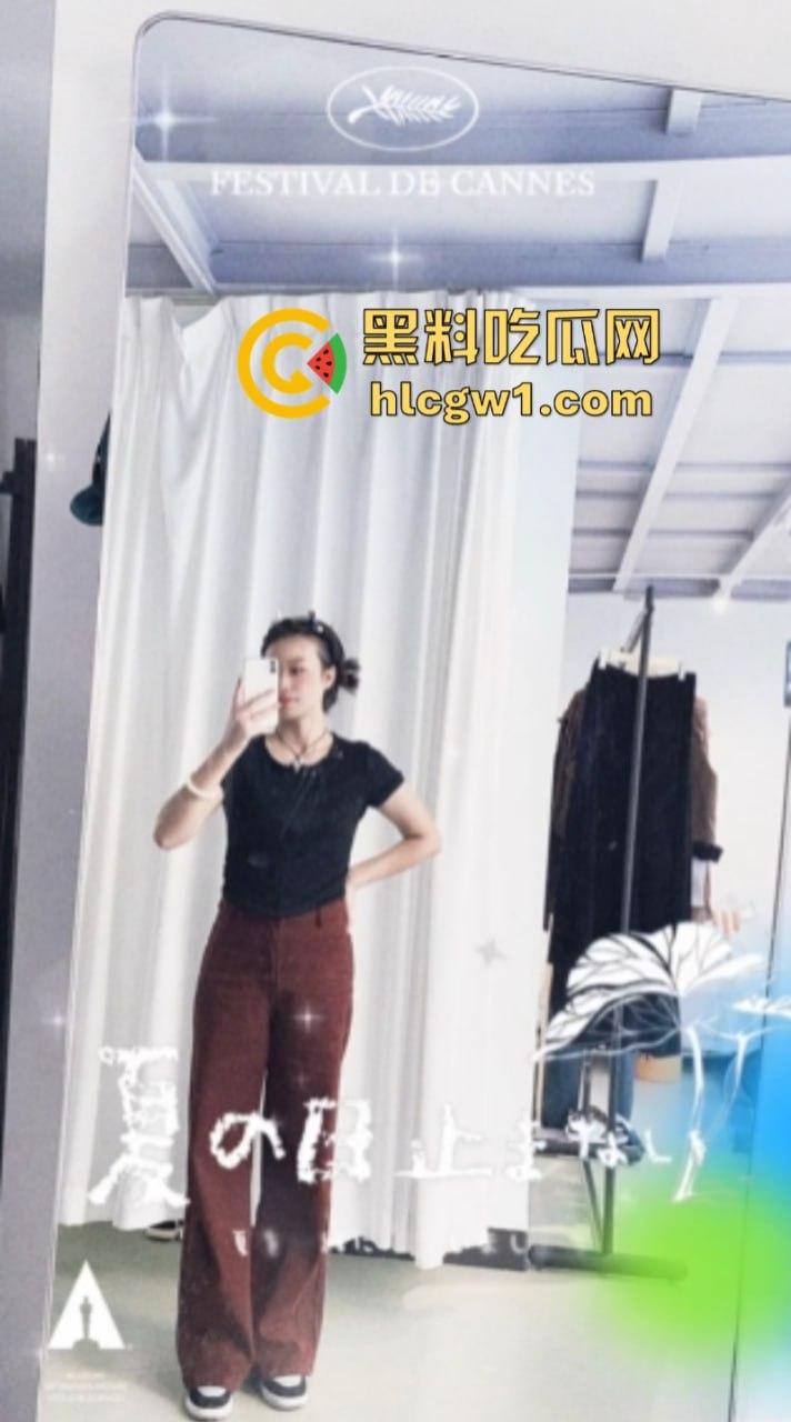 独家曝光!快手福利主播【胸照样凶】表面直播擦边 私底下粉丝付费一对一来者不拒 直接开会议视频裸聊自慰抠逼!-5