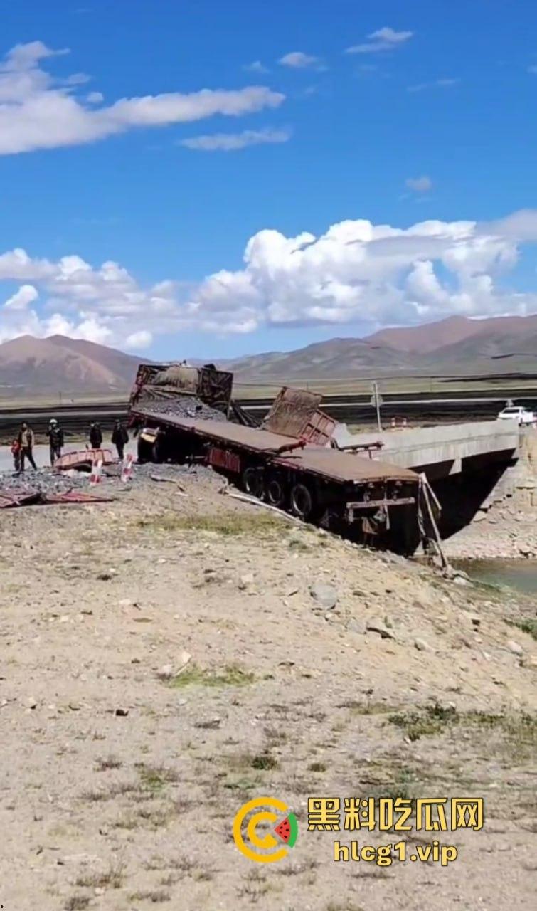 让人揪心!宁夏到西藏安多山高速公路发生惨烈事故 挂车相撞现场一片狼藉-6