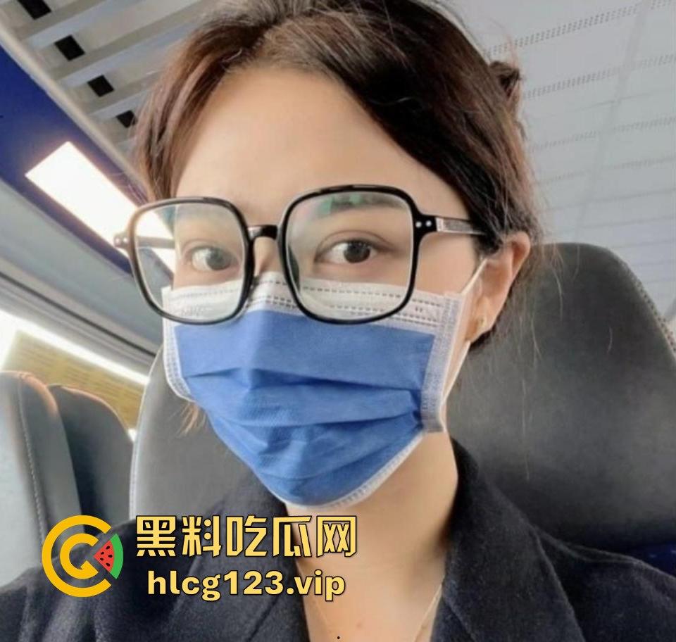 搭讪大神搞定复旦女博士！外表端庄，见到大鸡巴直接含嘴里，酒店里浪叫不停！-3