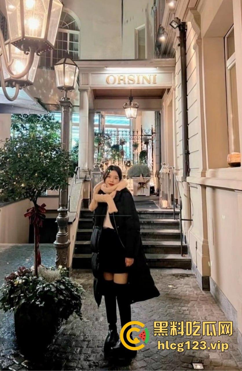 搭讪大神搞定复旦女博士！外表端庄，见到大鸡巴直接含嘴里，酒店里浪叫不停！-4