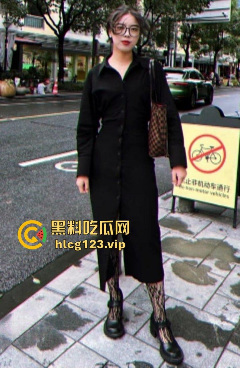 搭讪大神搞定复旦女博士！外表端庄，见到大鸡巴直接含嘴里，酒店里浪叫不停！-8