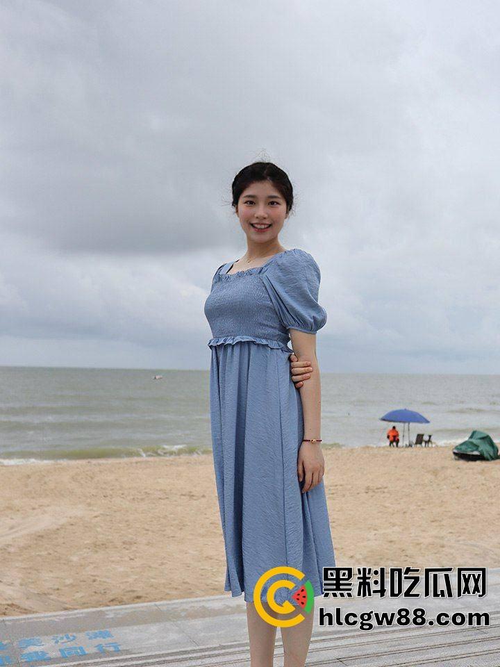 绵阳小龙坎火锅前台美女【黄佳佳】被金主调教爆草，白虎萝莉极品中的极品，操一下鸡巴都年轻！-1