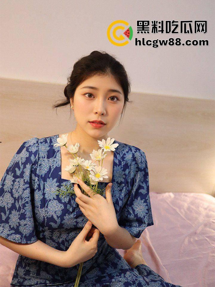 绵阳小龙坎火锅前台美女【黄佳佳】被金主调教爆草，白虎萝莉极品中的极品，操一下鸡巴都年轻！-8