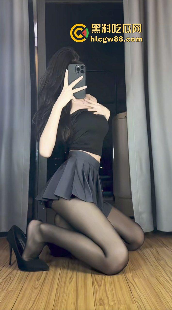 抖音黑丝御姐福利姬骚鸡【黑色蕾丝喵】酒店开房大力后入淫叫 顶级炮架不过是金主胯下母狗!-2