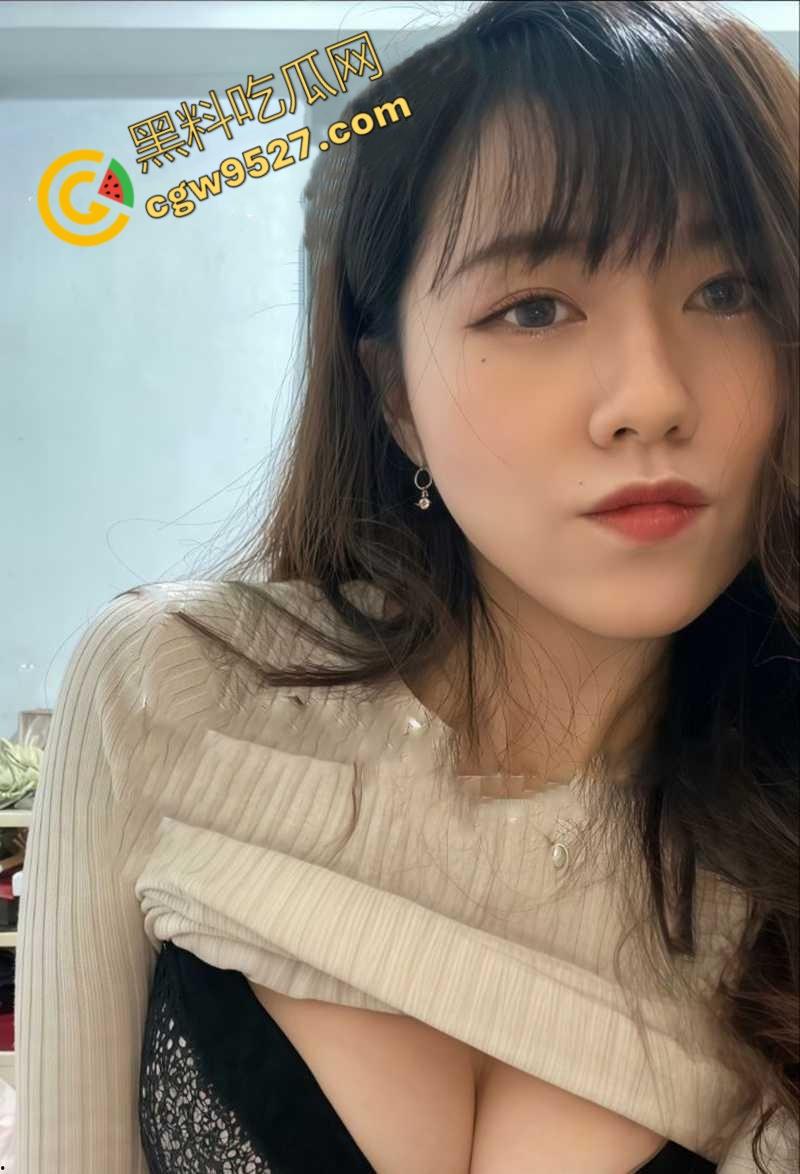 西安人妻刘梅美与老公自拍性爱视频受网友热捧！颜值高，身材纤细，诱人巨乳，粉嫩小穴令人血脉偾张-4