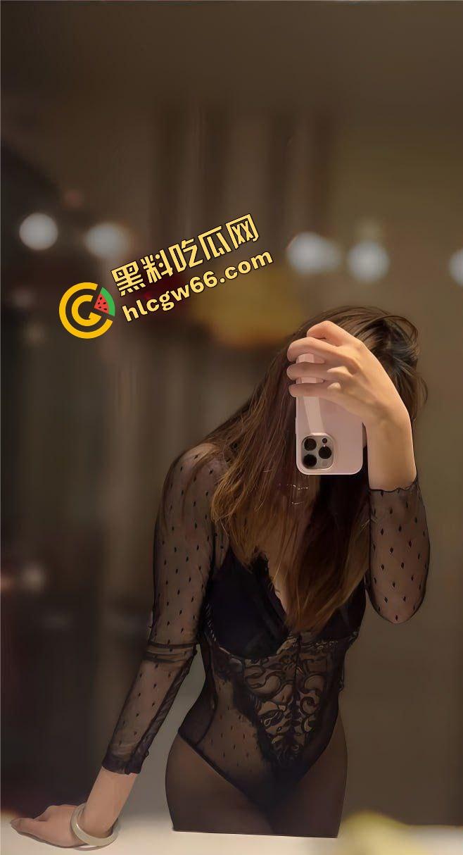 青岛霸王茶姬店员【敏敏】性爱自拍泄露！出租屋被操到浪叫喷水，小穴张开自拍全程曝光，真是敢玩的小母狗！-4