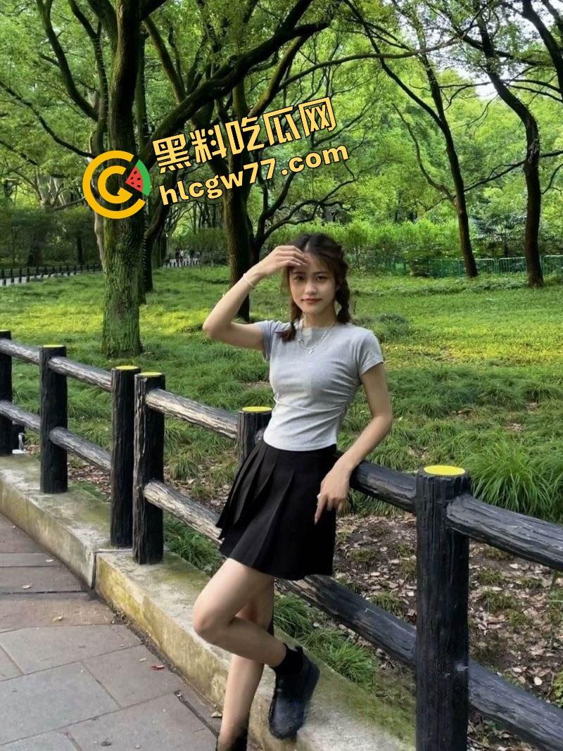 上海职院学院女神【潘玥】白裙学霸私下变性奴沉迷炮火，被同学轮操不够还主动给大叔爆肛！-6