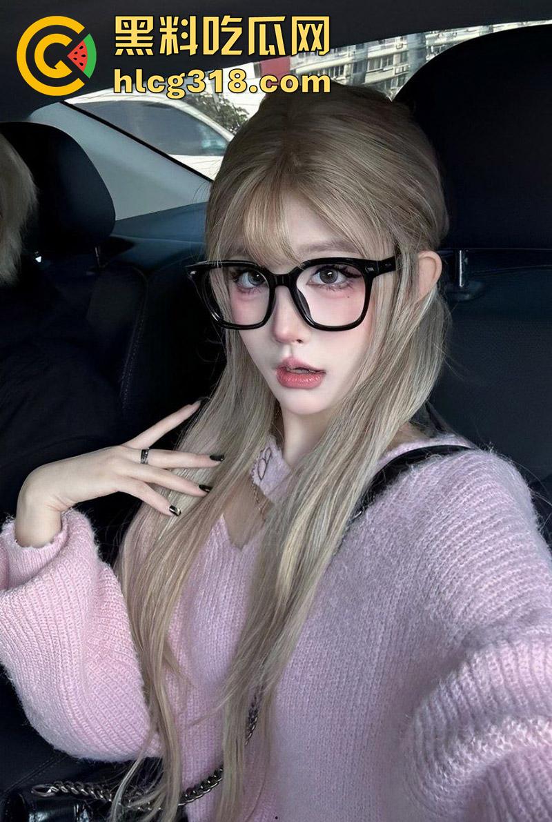 顶级尤物福利姬【小屁大王】屁小六，罕见做爱视频流出，各种逼脸同框视角，绝对的人间尤物啊！-2