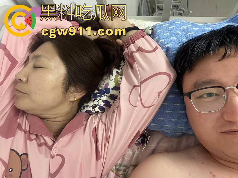 沈阳建筑大学研究生【左一飞】，恋母变态男，跟宿管阿姨谈恋爱，和50多岁大姨乱搞，都可以当你妈妈了！-6