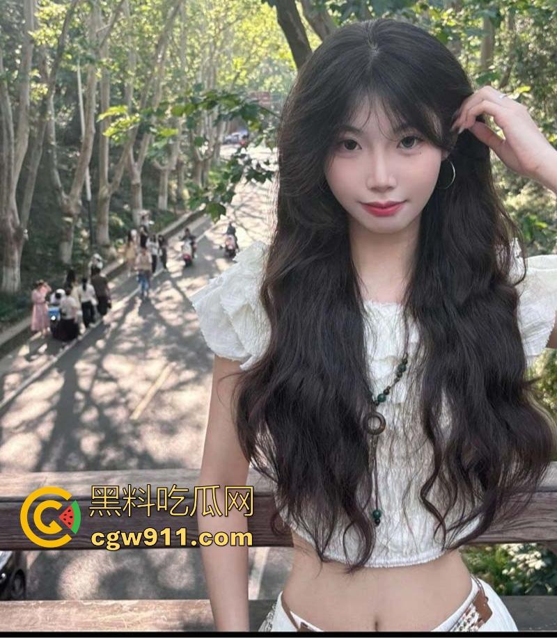 南京理工大学清纯学妹【陆永欣】蜂腰翘臀极品颜值，男友无套猛操内射颜射，露脸性爱视频曝光！-6