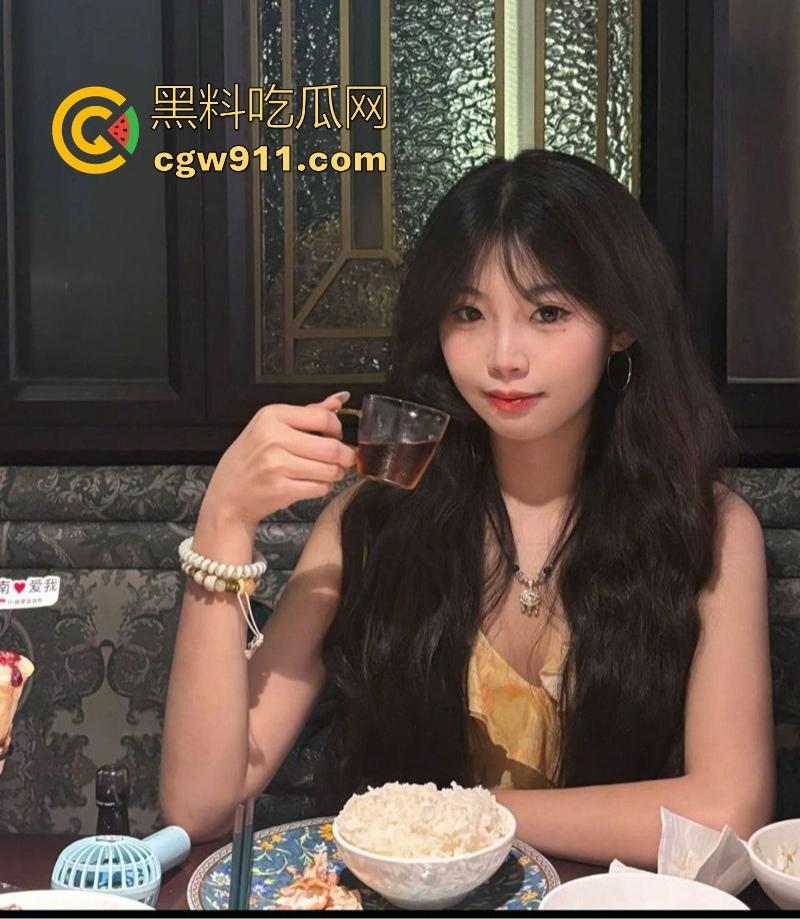 南京理工大学清纯学妹【陆永欣】蜂腰翘臀极品颜值，男友无套猛操内射颜射，露脸性爱视频曝光！-9