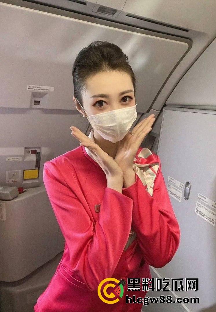 苏州少公子爆操海航空姐【刘媛媛】制服成情趣装，被按在酒店窗台疯狂后入，逼肿了还得给顾客倒饮料！-7