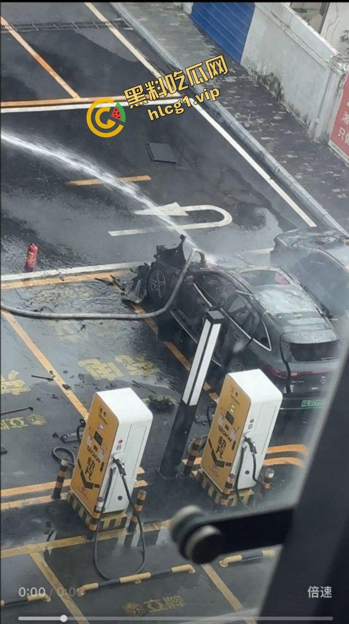 广州番禺区 奔驰EQC纯电车 充电自燃！充电5分钟 燃烧1小时！-5
