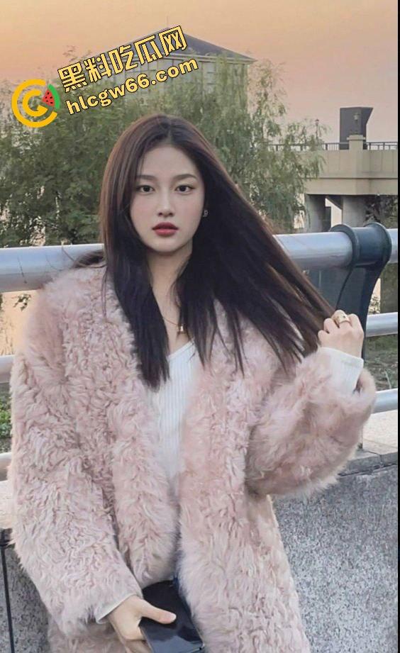 郑州城北软饭哥包养骚货小蜜，一周七天不让下床，逼被干到翻肿发热，肿了反而更紧，操起来像夹了个吸盘！-2